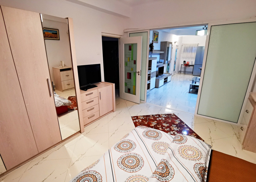 De inchiriat apartament decomandat cu 3 camere  in Dorobanti 