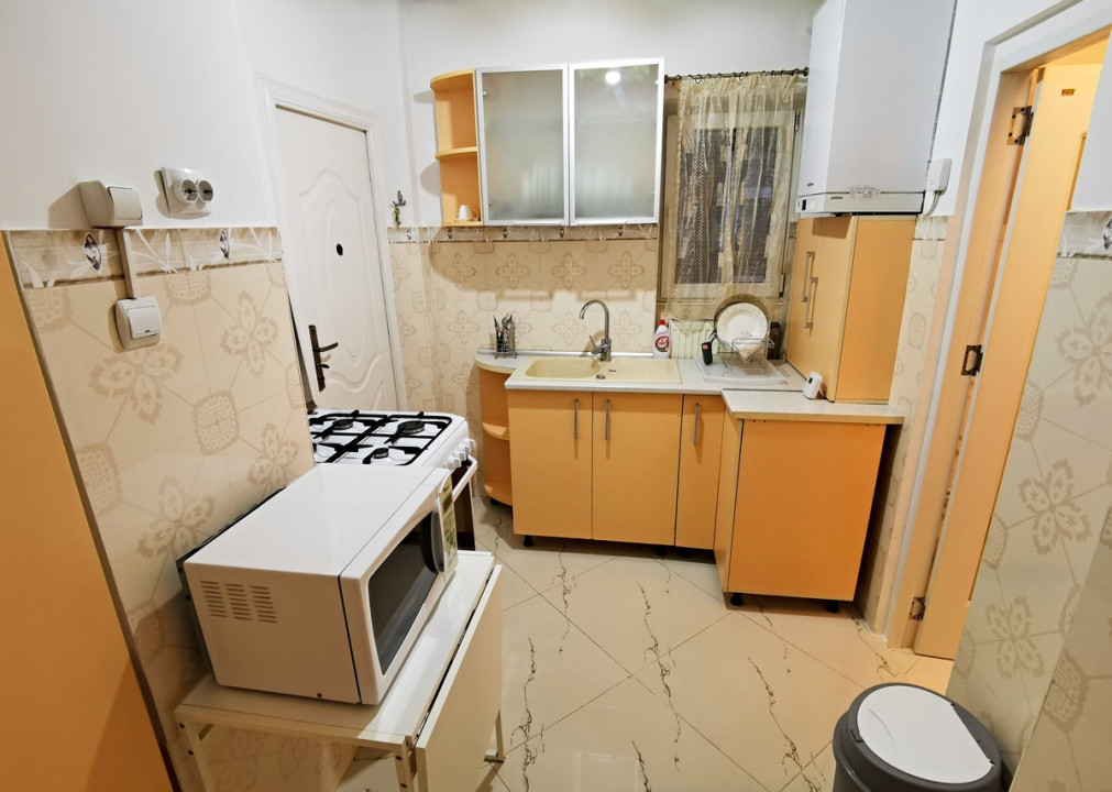 De inchiriat apartament decomandat cu 3 camere  in Dorobanti 
