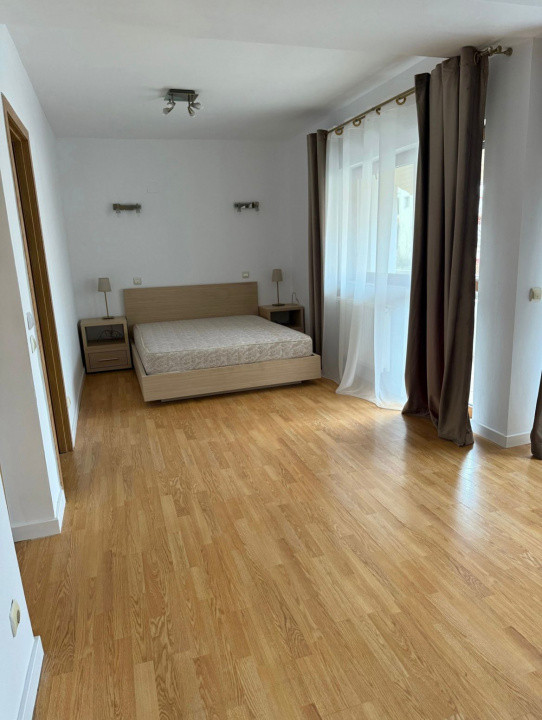 de inchiriat casa / vila  cu 5 camere  pe Bulevardul Expoziției