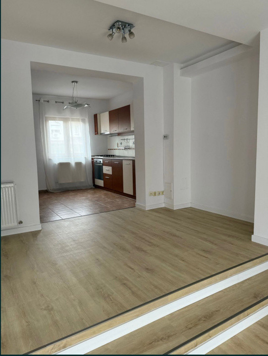 de inchiriat casa / vila  cu 5 camere  pe Bulevardul Expoziției