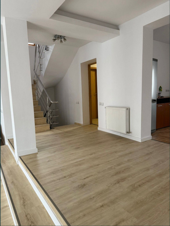 de inchiriat casa / vila  cu 5 camere  pe Bulevardul Expoziției