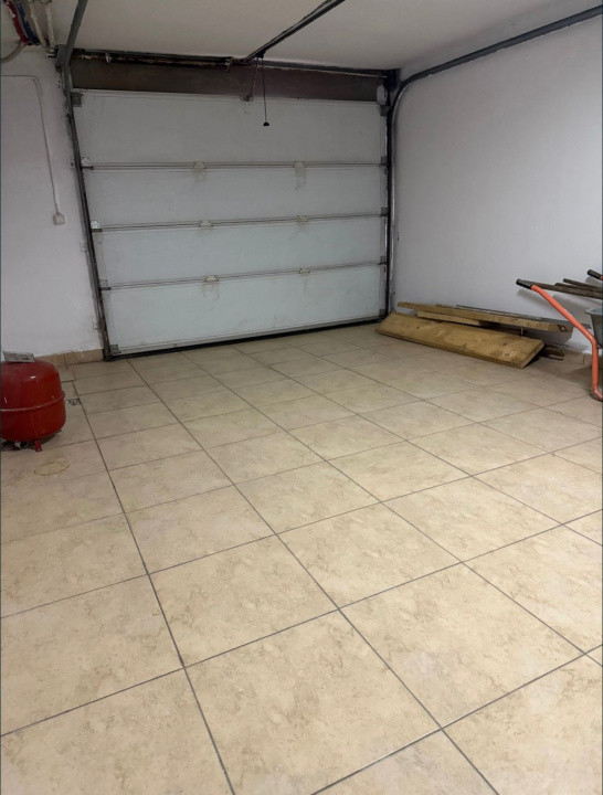 de inchiriat casa / vila  cu 5 camere  pe Bulevardul Expoziției