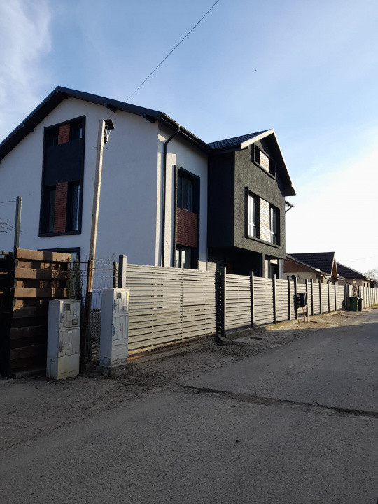 Vila 6 camere tip duplex Balotesi de vanzare