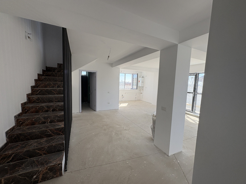 Vila 6 camere tip duplex Balotesi de vanzare