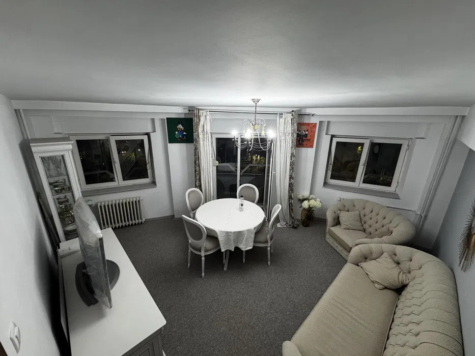 apartament decomandat de inchiriat cu 3 camere  in zona Decebal 