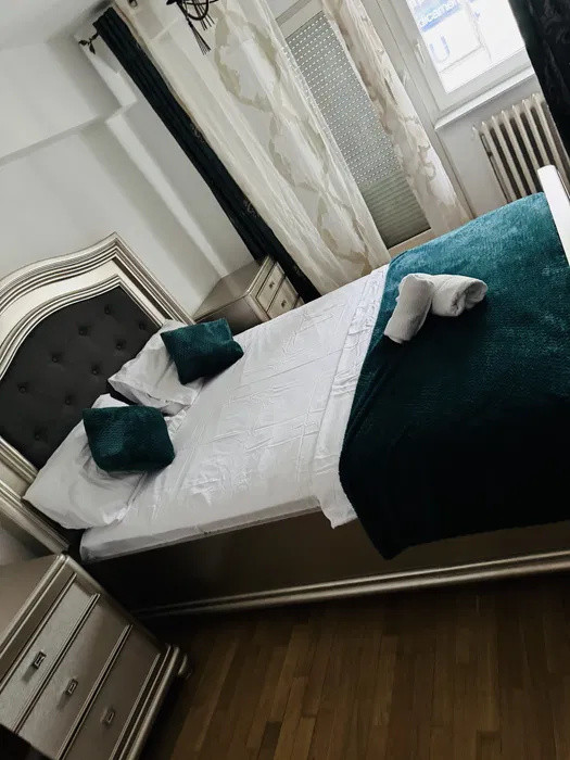 apartament decomandat de inchiriat cu 3 camere  in zona Decebal 