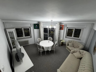 apartament decomandat de inchiriat cu 3 camere  in zona Decebal 