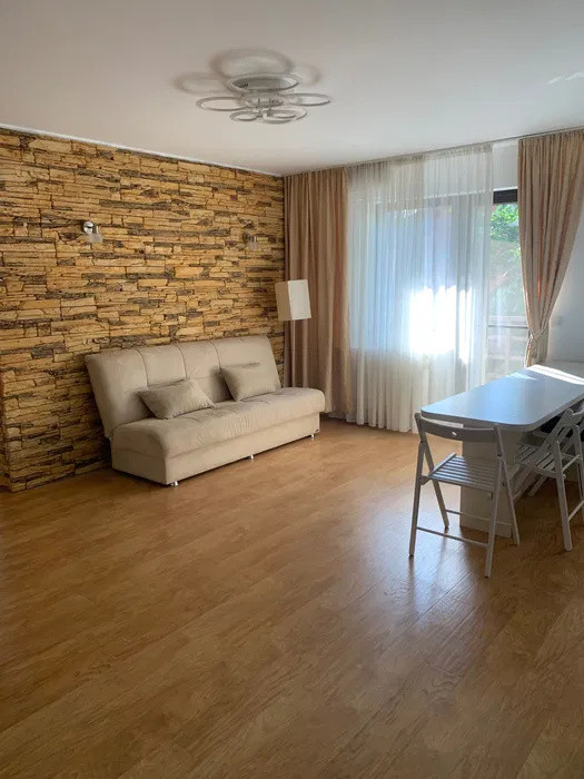 apartament decomandat de inchiriat cu 3 camere  in zona  Mihai Bravu 