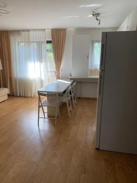 apartament decomandat de inchiriat cu 3 camere  in zona  Mihai Bravu 