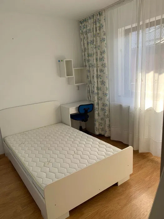 apartament decomandat de inchiriat cu 3 camere  in zona  Mihai Bravu 