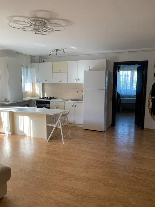 apartament decomandat de inchiriat cu 3 camere  in zona  Mihai Bravu 