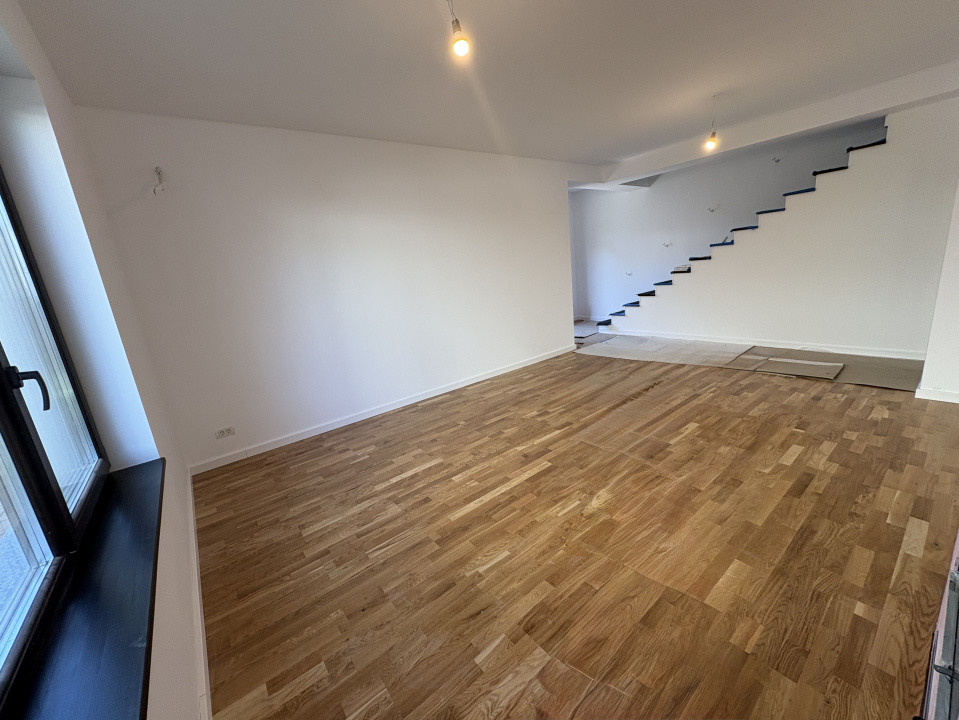 Vila lux tip duplex 5 camere Otopeni de vanzare