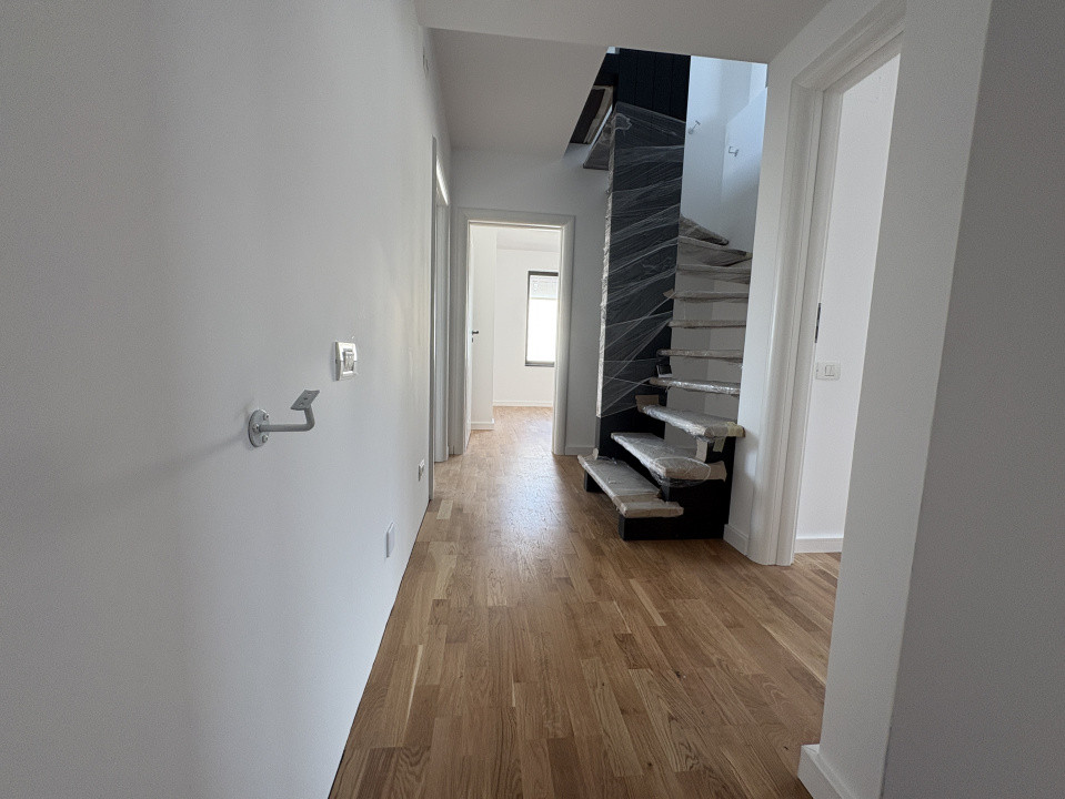 Vila lux tip duplex 5 camere Otopeni de vanzare