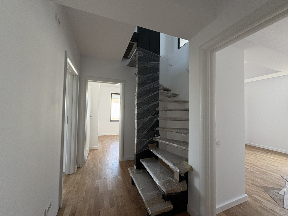 Vila lux tip duplex 5 camere Otopeni de vanzare