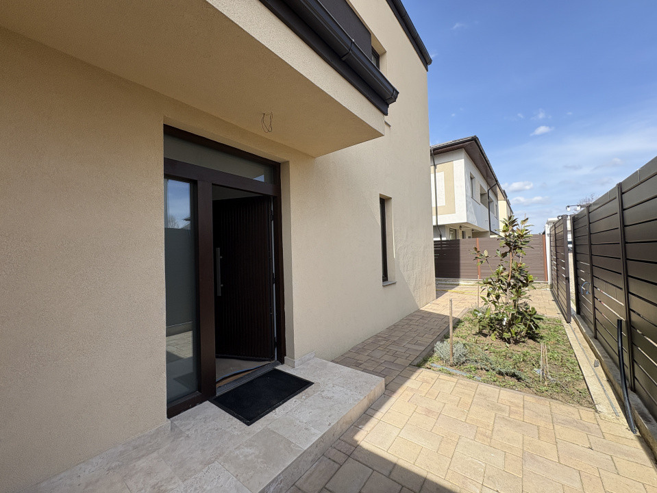 Vila lux tip duplex 5 camere Otopeni de vanzare