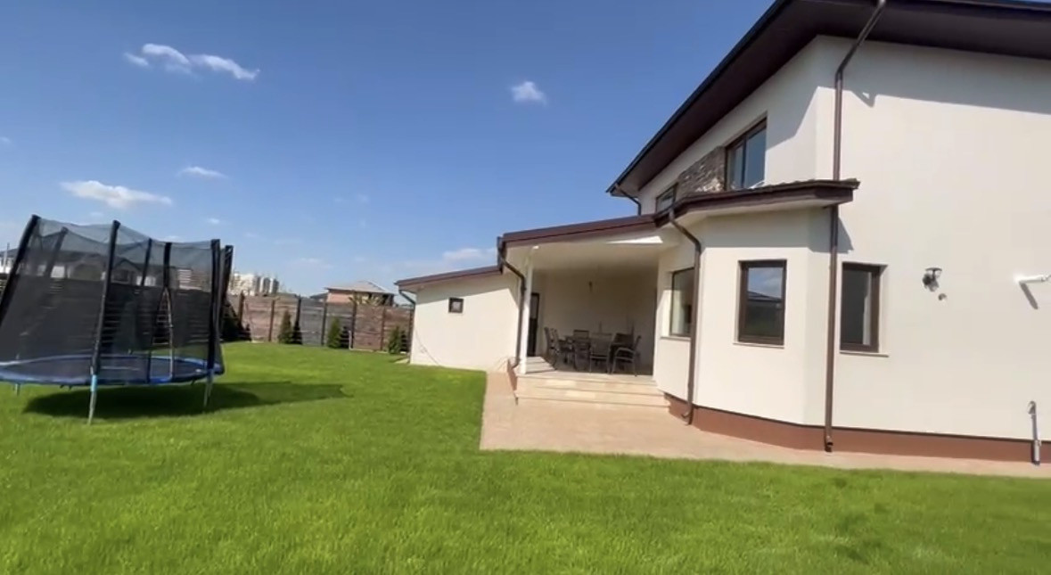 Vila 5 camere cu  design rafinat-Otopeni - de vanzare