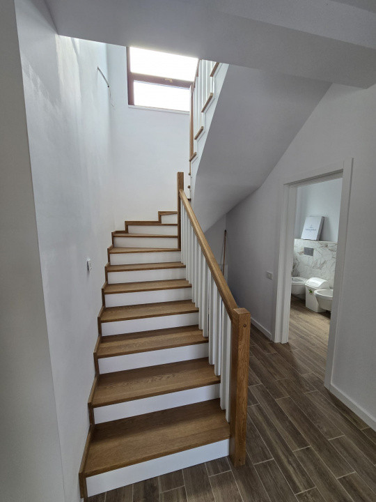 Vila 4 camere Tunari cartierul scriitorilor De vanzare