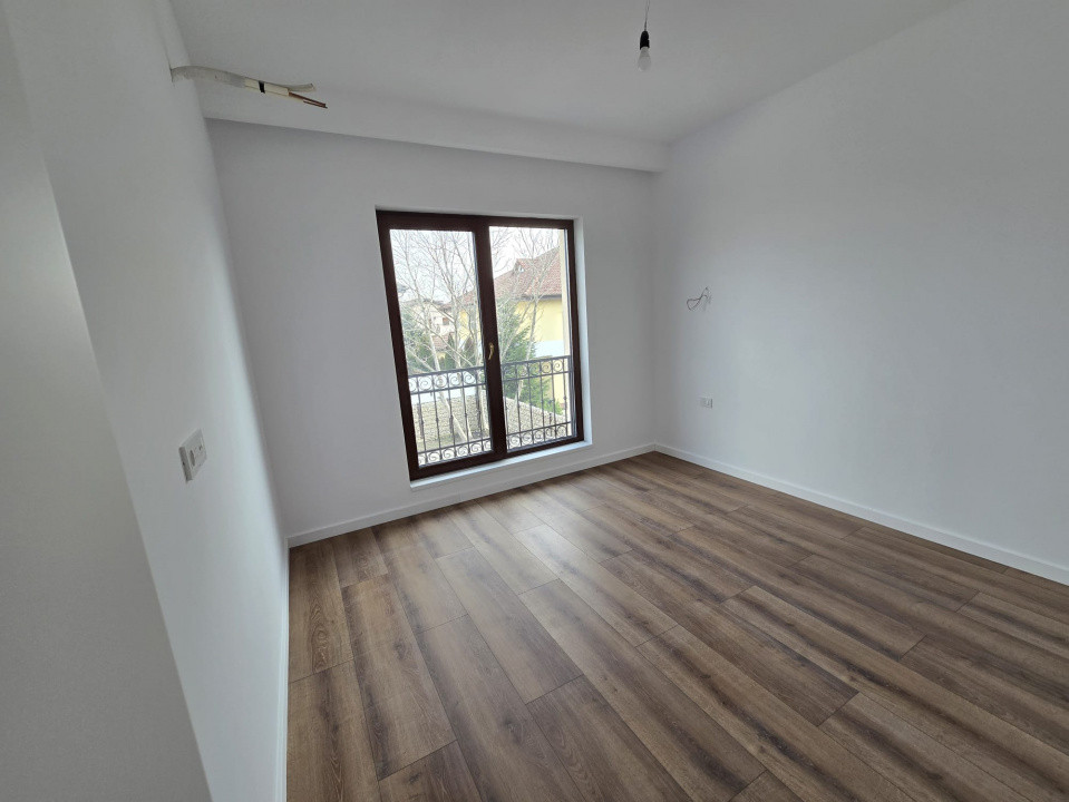 Vila 4 camere Tunari cartierul scriitorilor De vanzare