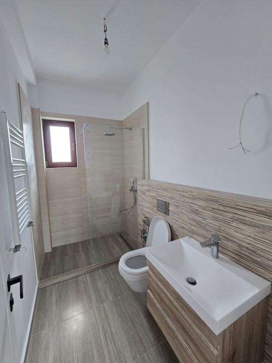 Vila 4 camere Tunari cartierul scriitorilor De vanzare