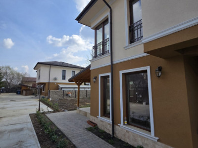 Vila 4 camere Tunari cartierul scriitorilor De vanzare