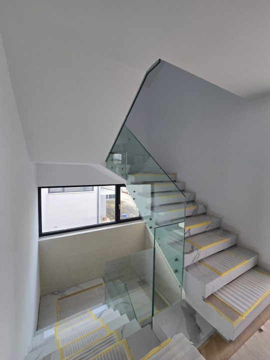 Vila 7 camere cu terasa panoramica Tunari de Vanzare