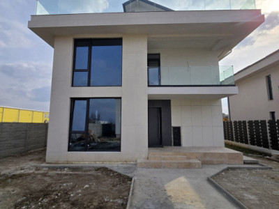 Vila 7 camere cu terasa panoramica Tunari de Vanzare