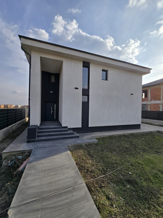 Vila 4 camere Tunari de vanzare