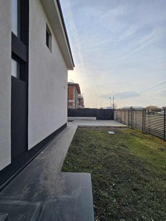 Vila 4 camere Tunari de vanzare