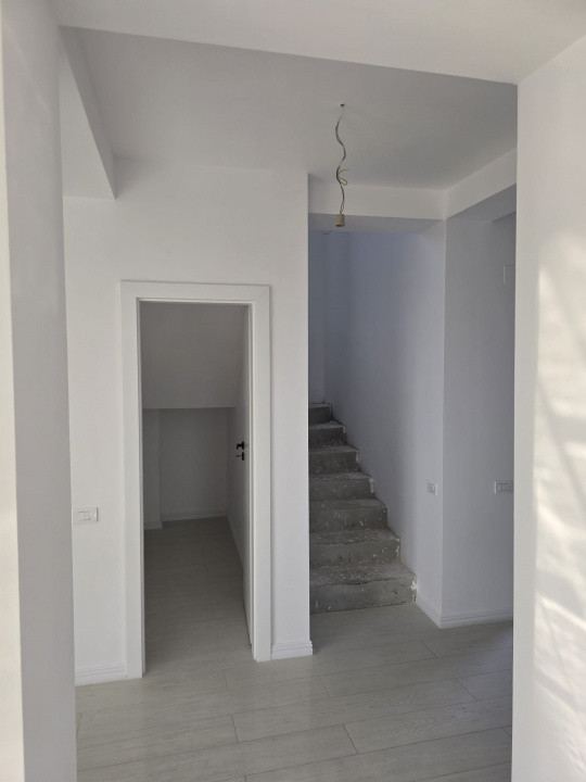 Vila 4 camere Tunari de vanzare