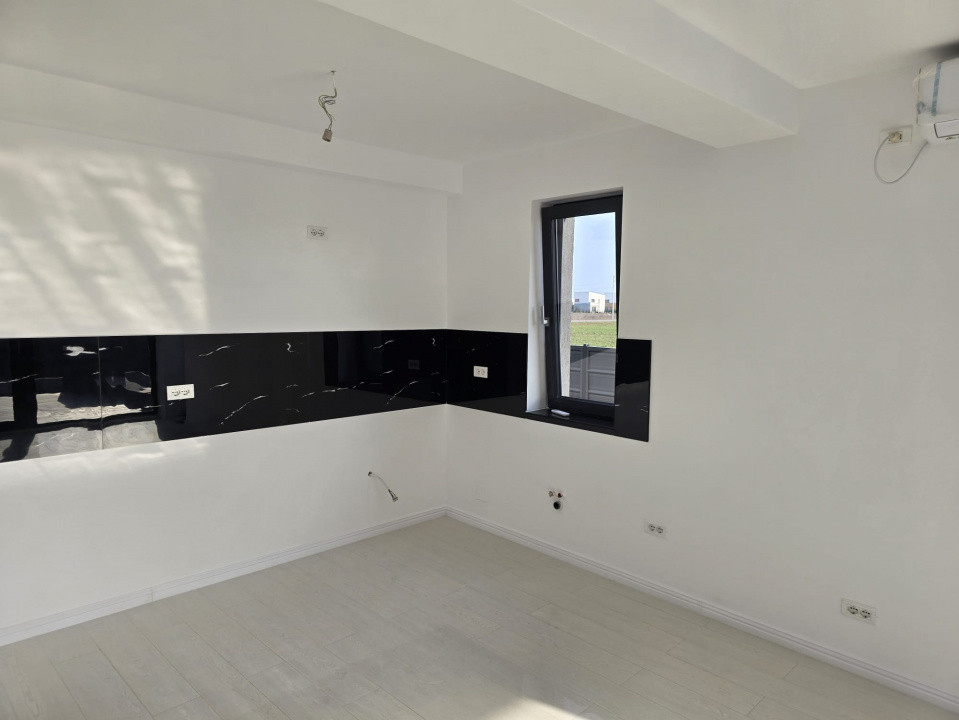 Vila 4 camere Tunari de vanzare