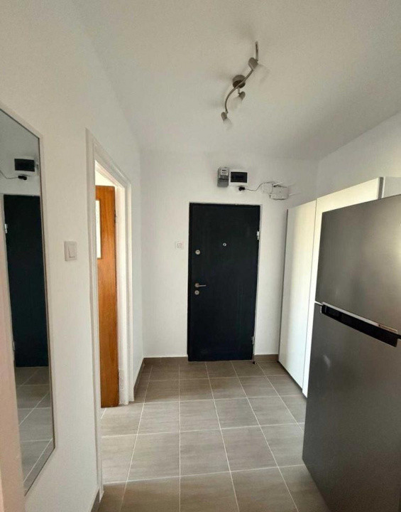Apartament 2 camere semidecomandat - prima inchiriere - Piata Minis