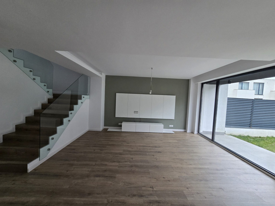 Vila 5 Camere Jolie Ville Pipera, in residence Privat, de vanzare!