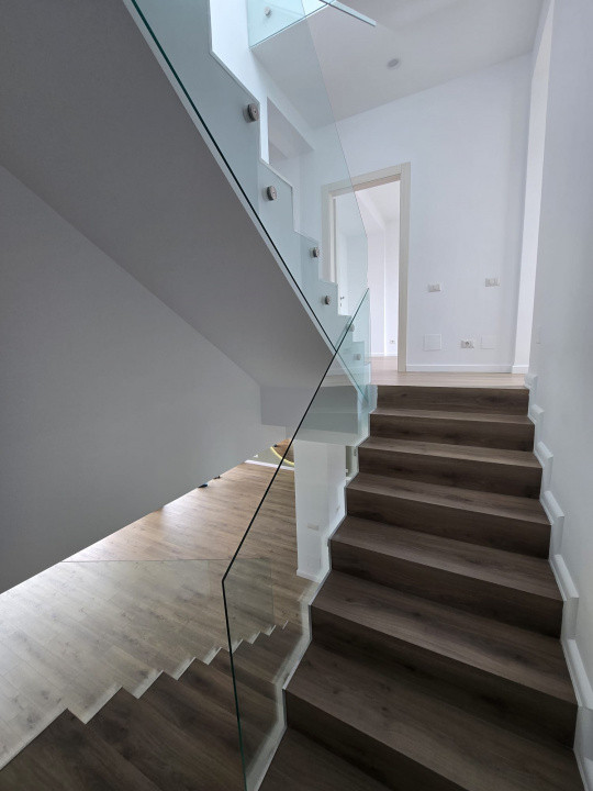 Vila 5 Camere Jolie Ville Pipera, in residence Privat, de vanzare!