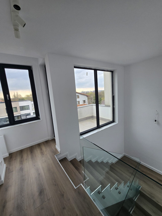 Vila 5 Camere Jolie Ville Pipera, in residence Privat, de vanzare!