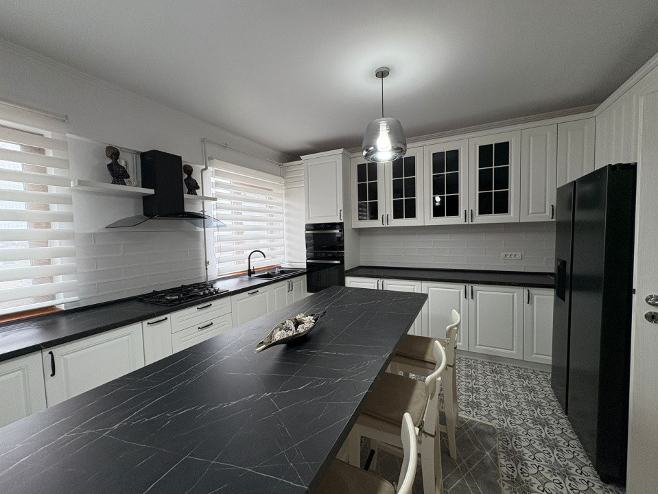 apartament de inchiriat cu 4 camere  in zona  Bucurestii Noi 