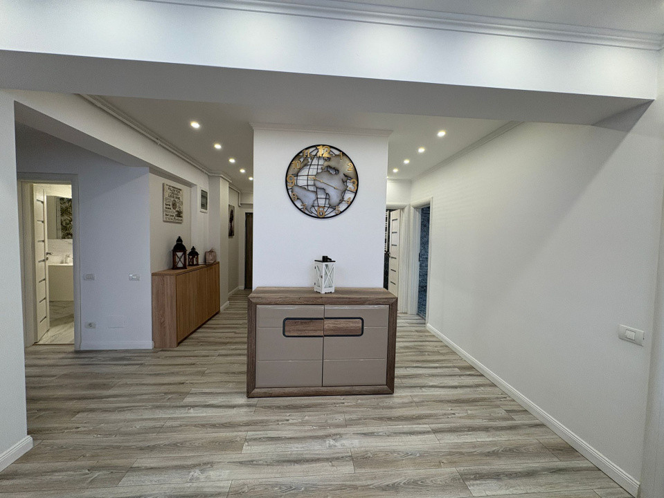 apartament de inchiriat cu 4 camere  in zona  Bucurestii Noi 