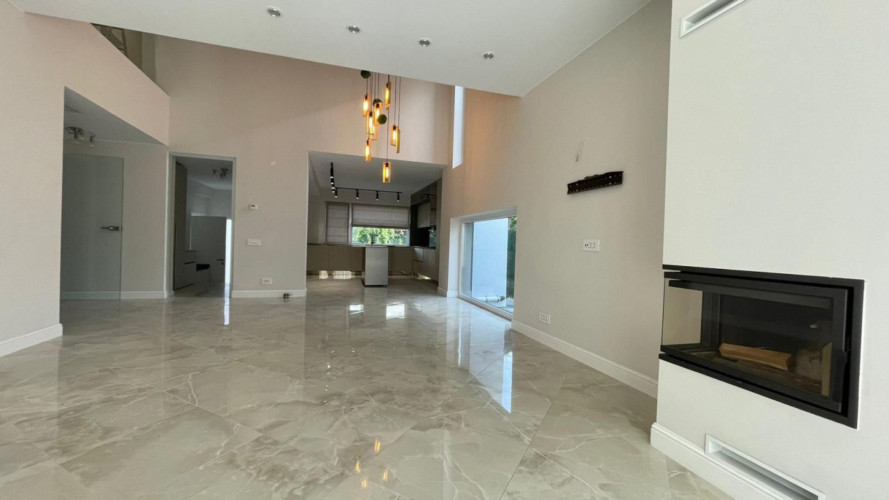 Vila 4 camere Pipera, piscina exterioara si garaj, de vanzare!