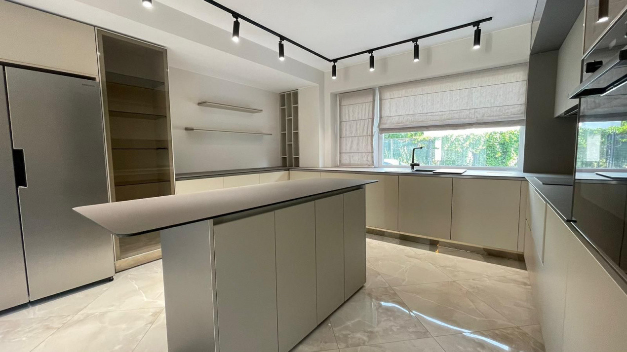 Vila 4 camere Pipera, piscina exterioara si garaj, de vanzare!