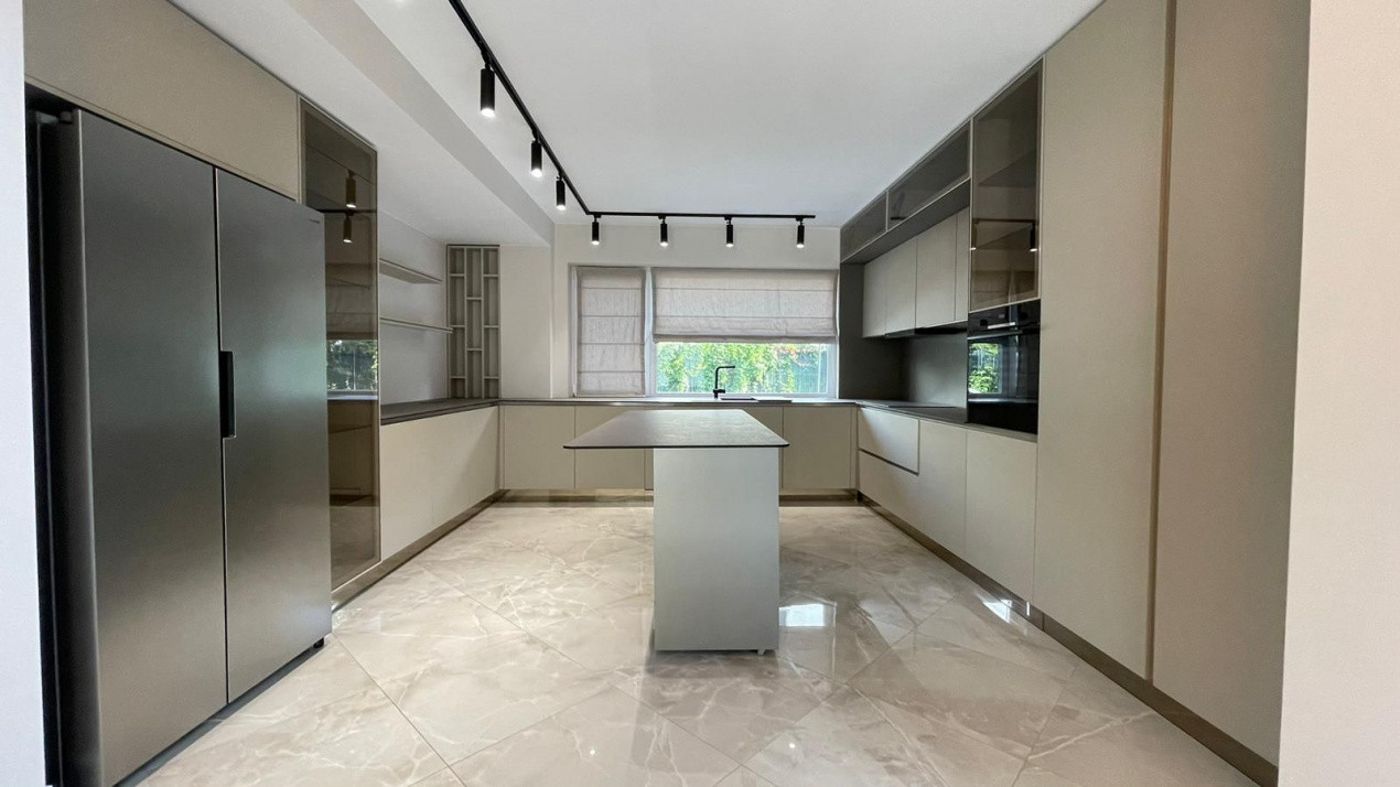 Vila 4 camere Pipera, piscina exterioara si garaj, de vanzare!