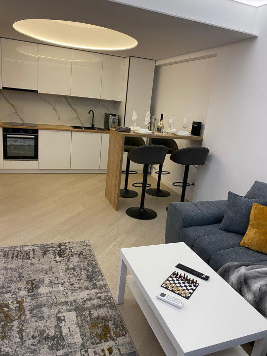 Apartament decomandat de vanzare cu 3 camere in Cortina North