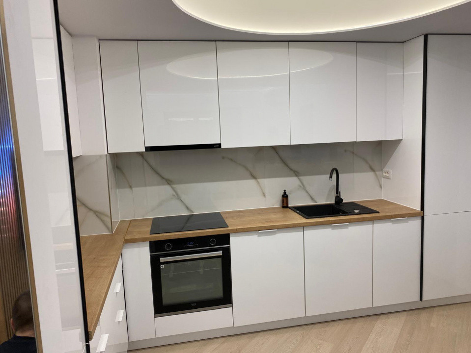 Apartament decomandat de vanzare cu 3 camere in Cortina North