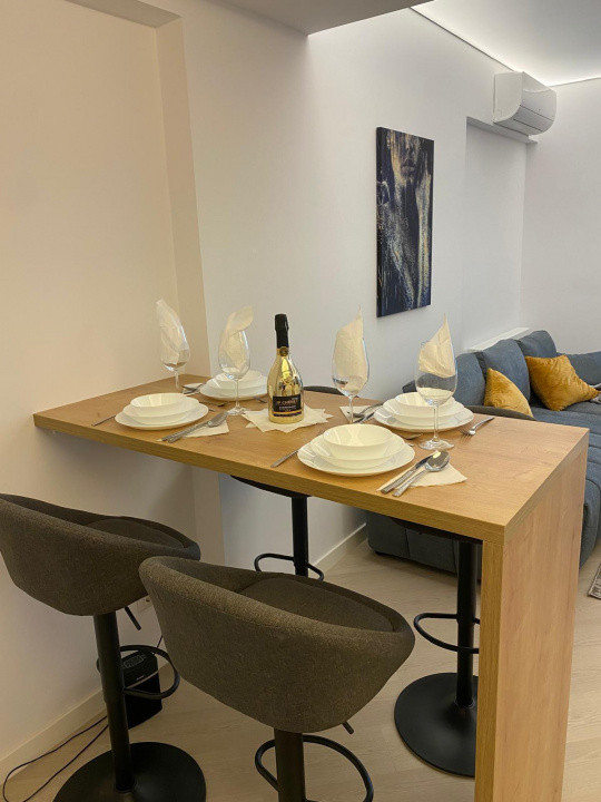 Apartament decomandat de vanzare cu 3 camere in Cortina North