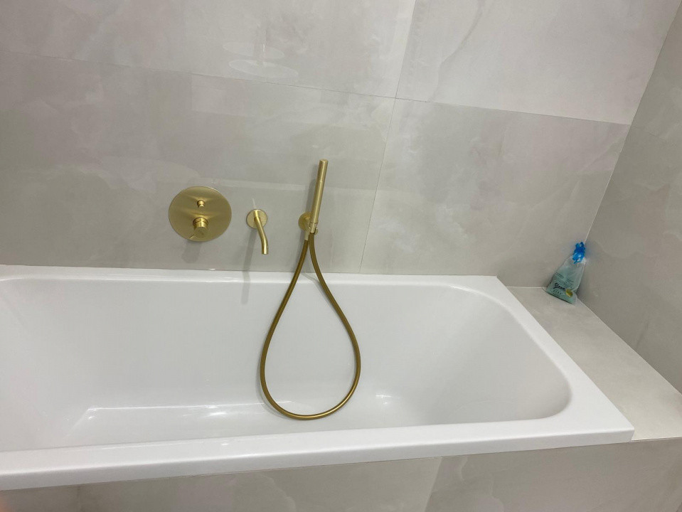 Apartament decomandat de vanzare cu 3 camere in Cortina North