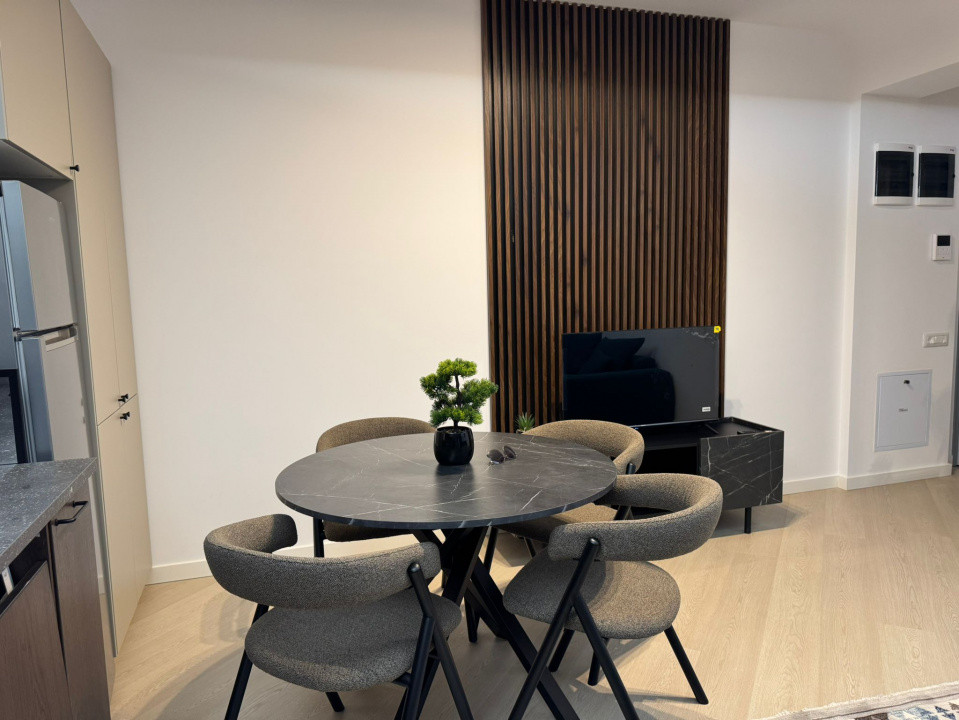 Apartament decomandat de inchiriat cu 2 camere  in Pipera 