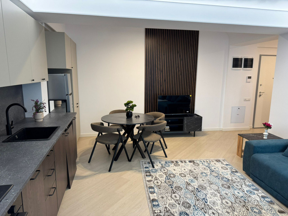 Apartament decomandat de inchiriat cu 2 camere  in Pipera 