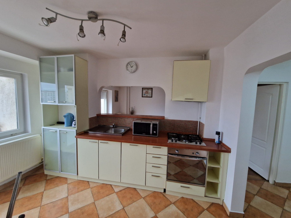 apartament cu 2 camere de inchiriat in zona Decebal/bd Burebista