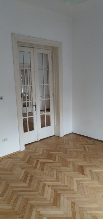 Casa individuala 4 camere, 2 bai, centrala proprie, curte, garaj,zona Floreasca 