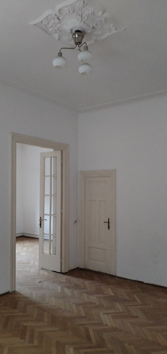 Casa individuala 4 camere, 2 bai, centrala proprie, curte, garaj,zona Floreasca 