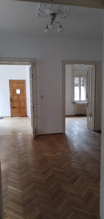 Casa individuala 4 camere, 2 bai, centrala proprie, curte, garaj,zona Floreasca 