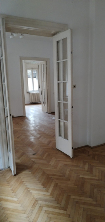 Casa individuala 4 camere, 2 bai, centrala proprie, curte, garaj,zona Floreasca 